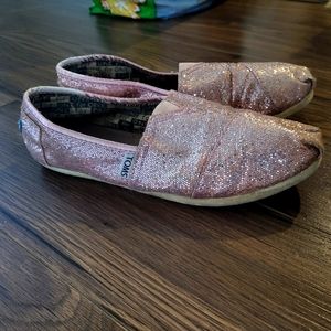 TOMS shoes. Kids 5.5 or womans 7.5/8